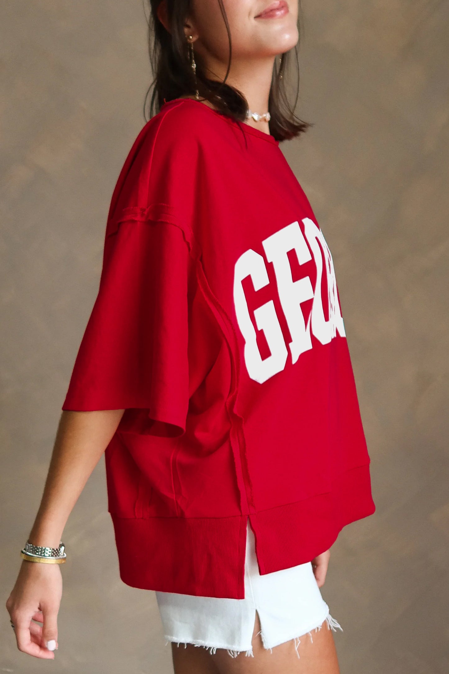 Georgia Gameday Letter Tee – Racing Red Drop Shoulder Graphic Top