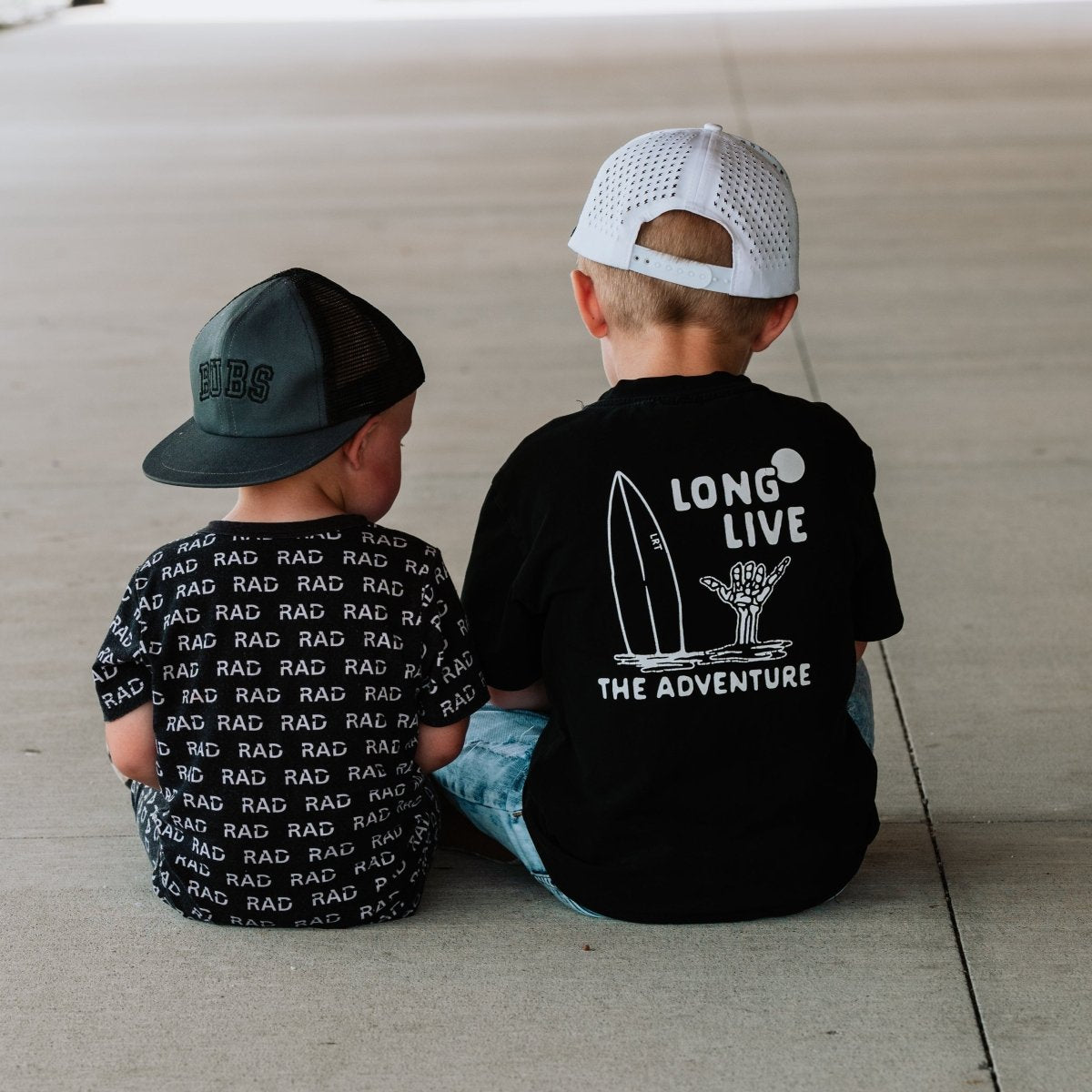 LONG LIVE THE ADVENTURE TEE - BLACK